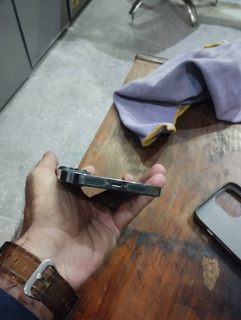 Apple iPhone 13 Pro Max 5