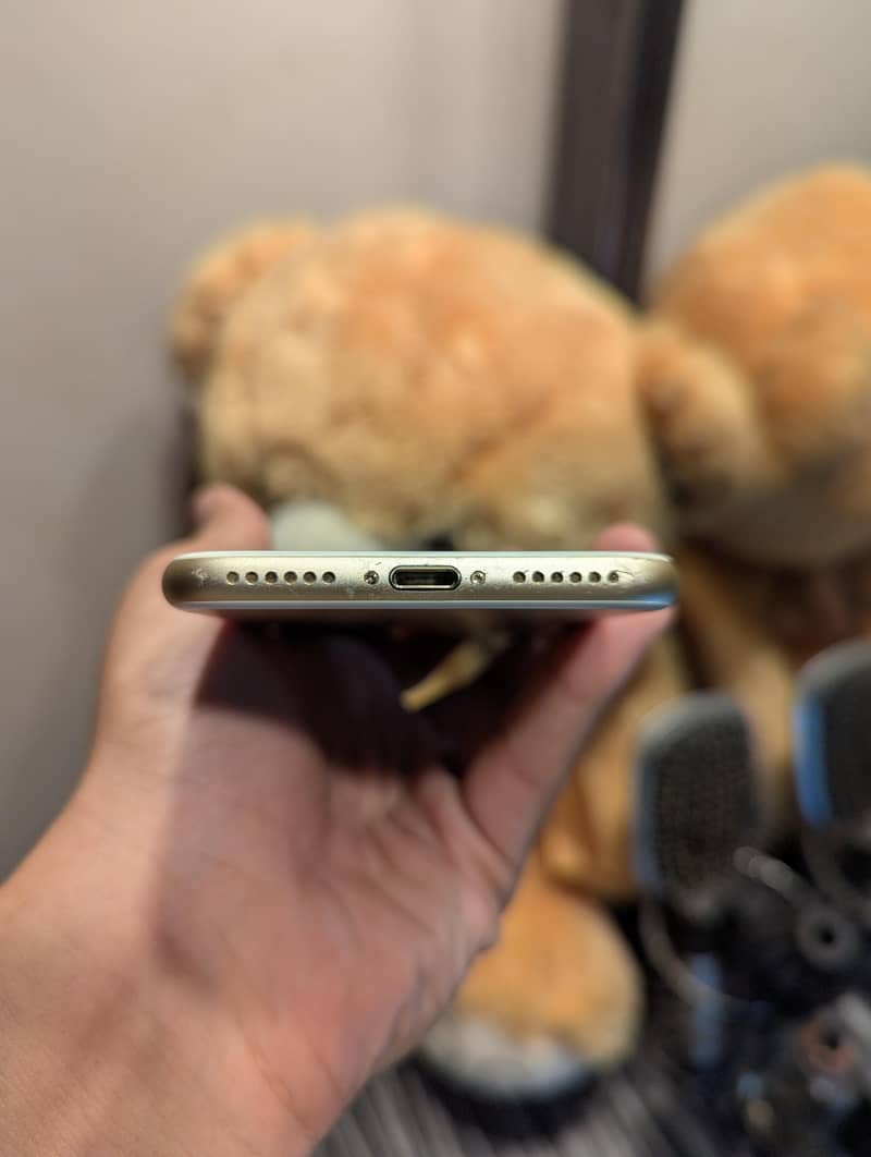 Apple iPhone 7 3