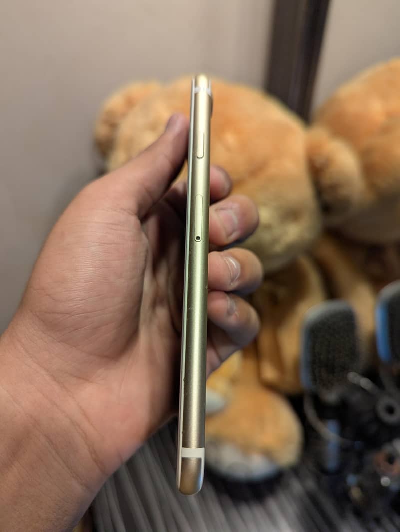 Apple iPhone 7 4