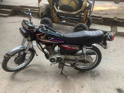 honda 125 hy bilkul ok hy condition 10/9 hy engine bilkul pack hy