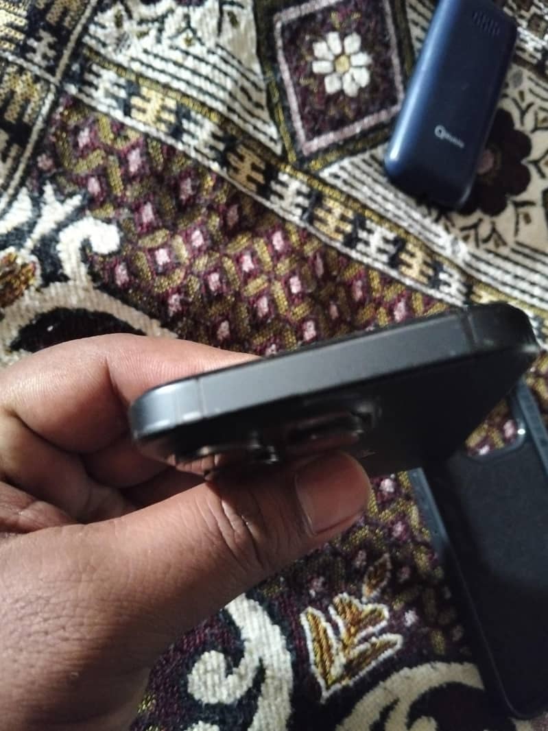 Apple iPhone 15 Pro 1