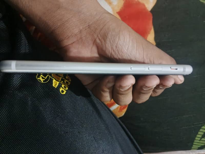 Apple iPhone 7 2