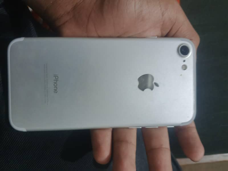 Apple iPhone 7 3