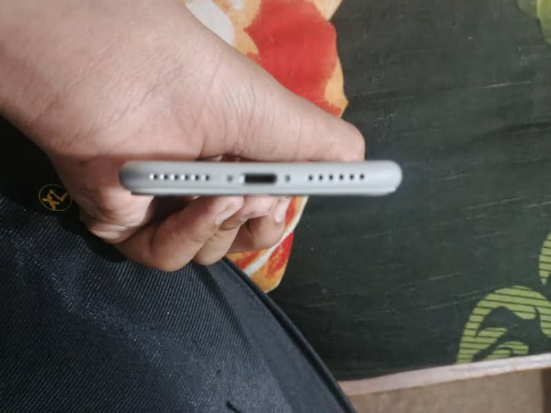 Apple iPhone 7 4