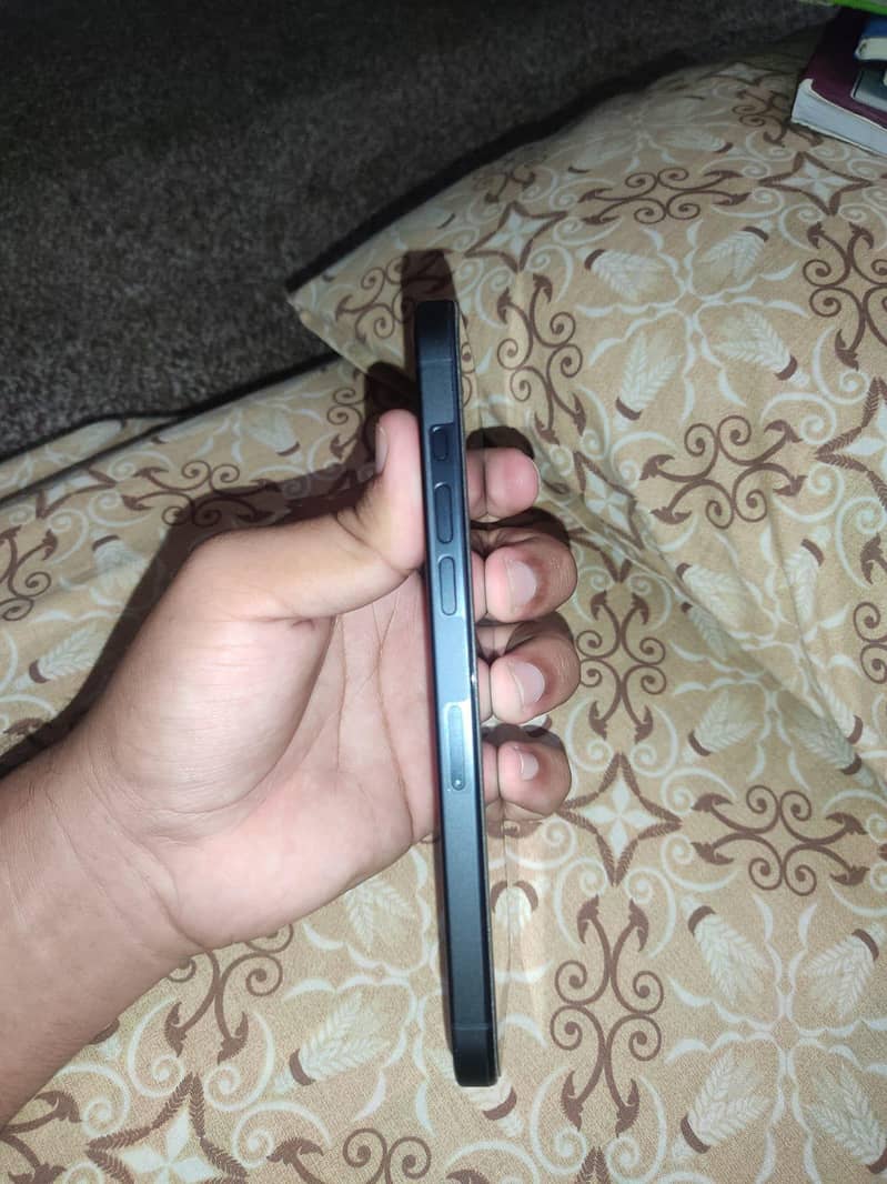 Apple iPhone 15 Pro Max 2
