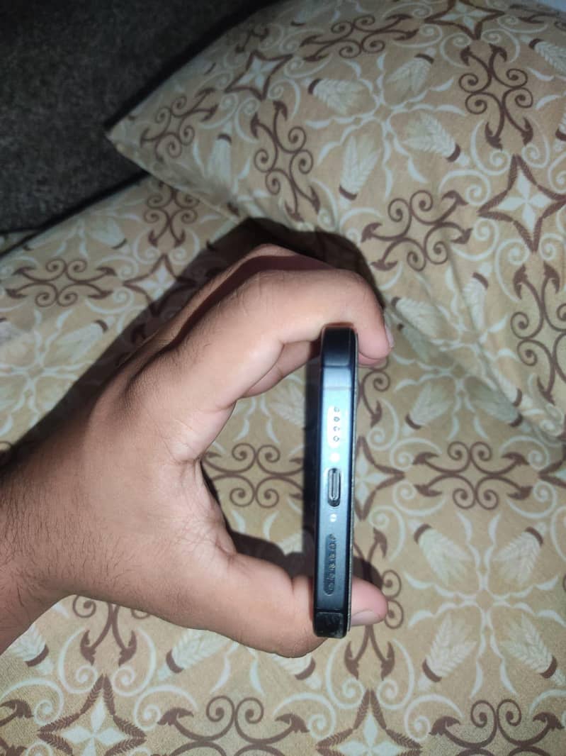 Apple iPhone 15 Pro Max 3