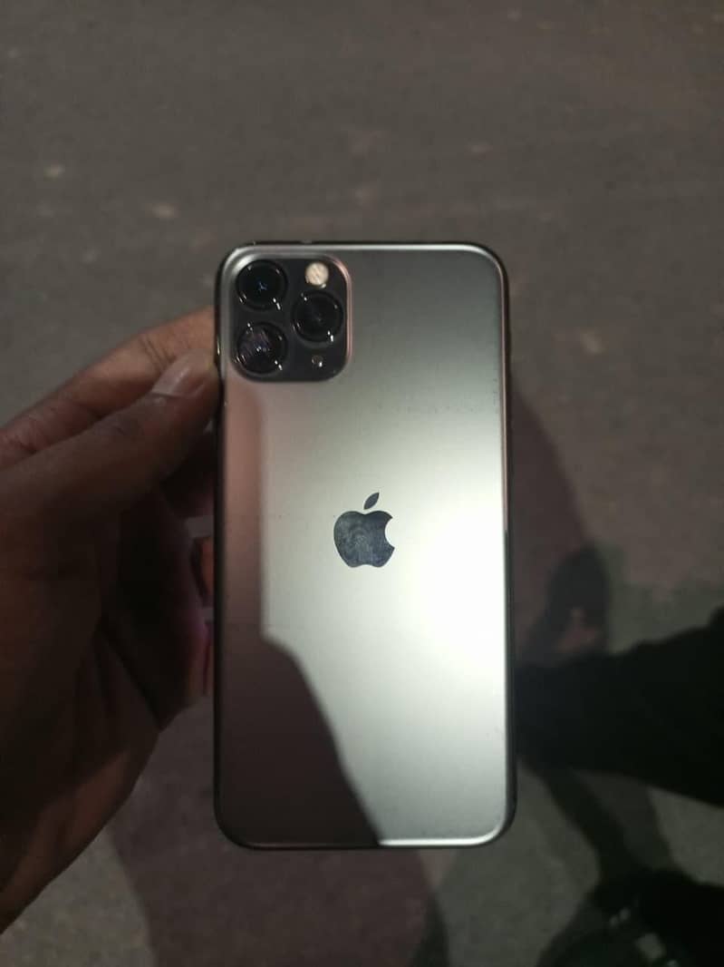 Apple iPhone 11 Pro Max 3