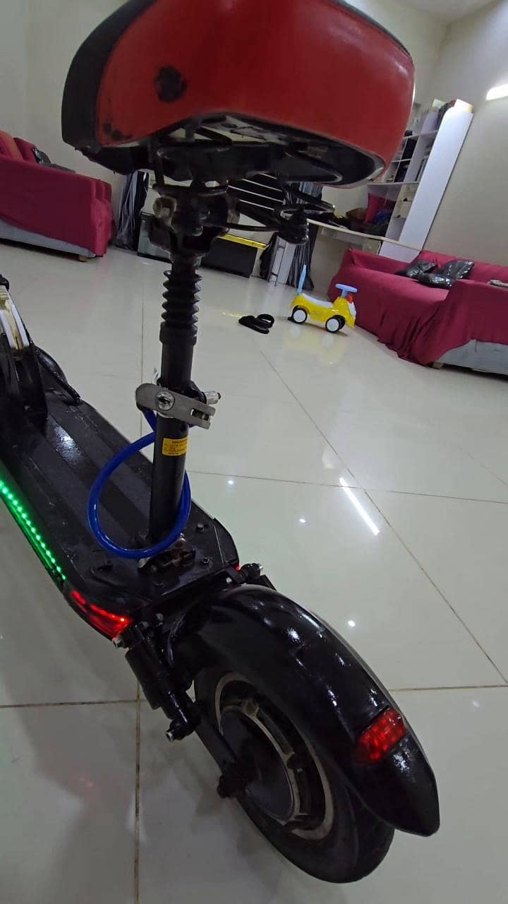 E10 SCOOTY 1