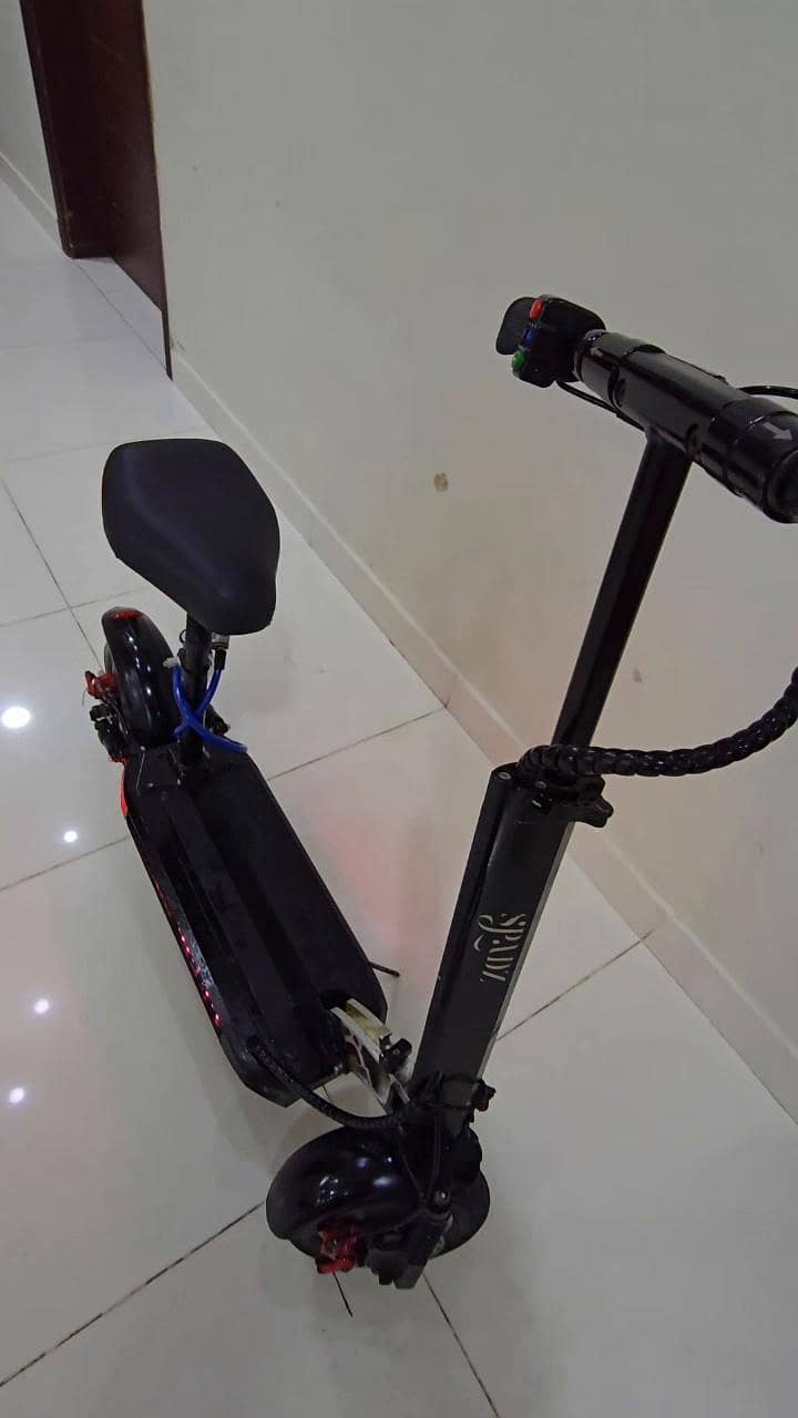 E10 SCOOTY 2