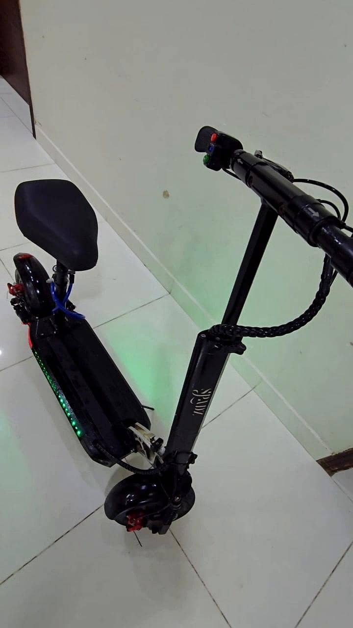 E10 SCOOTY 8