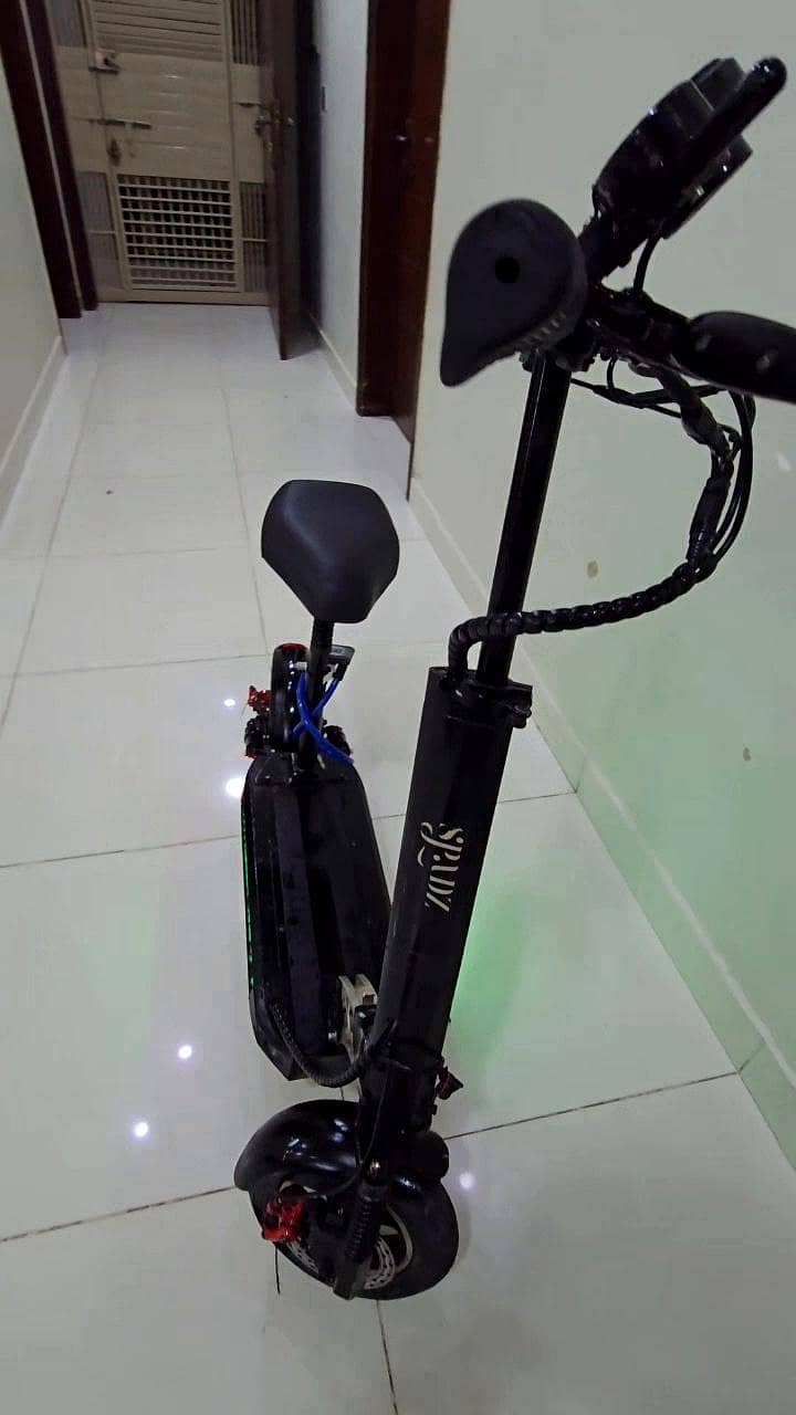 E10 SCOOTY 9