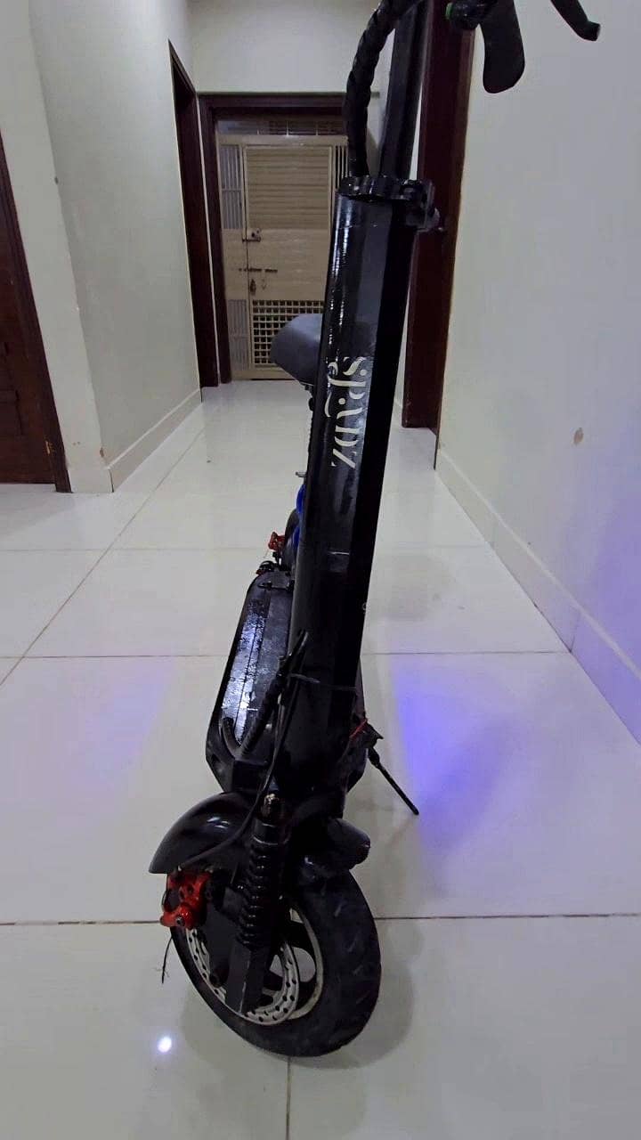 E10 SCOOTY 11