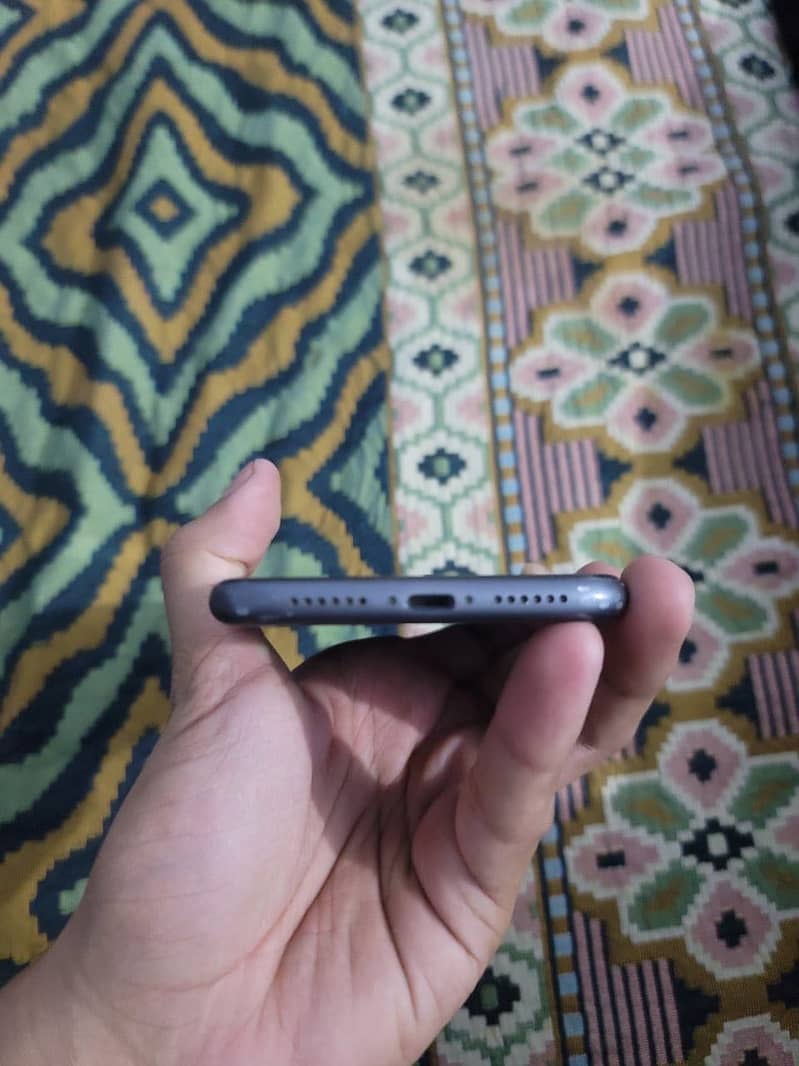 Apple iPhone 11 3