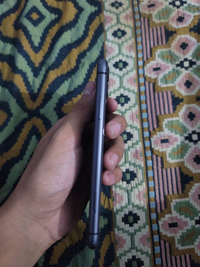 Apple iPhone 11 7