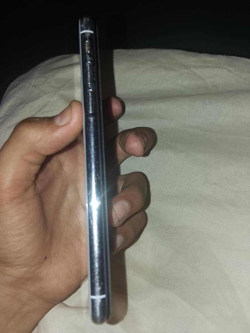 Apple iPhone X 3