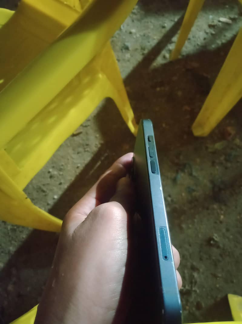 Apple iPhone 13 3