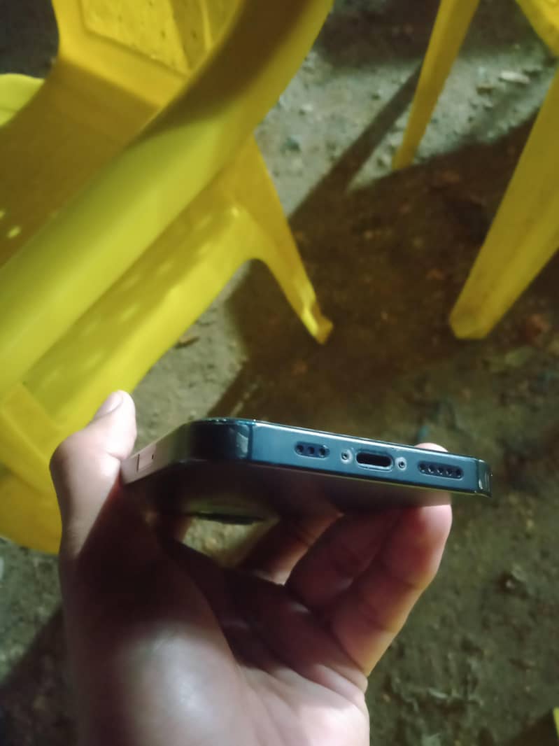 Apple iPhone 13 4