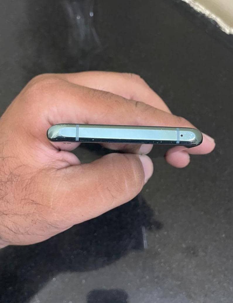 One Plus 10 Pro 4