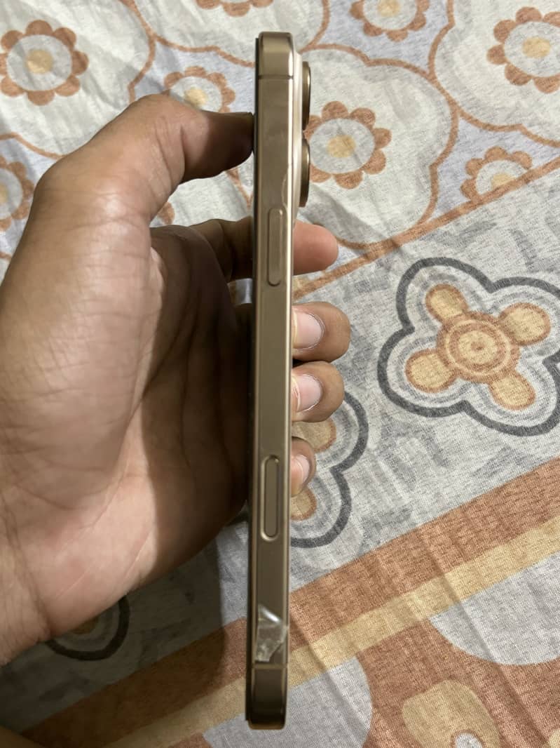 iPhone 16 Pro Max 2