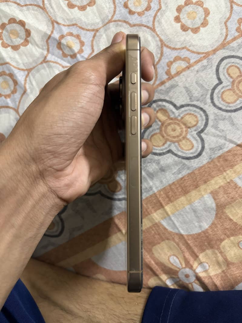 iPhone 16 Pro Max 3