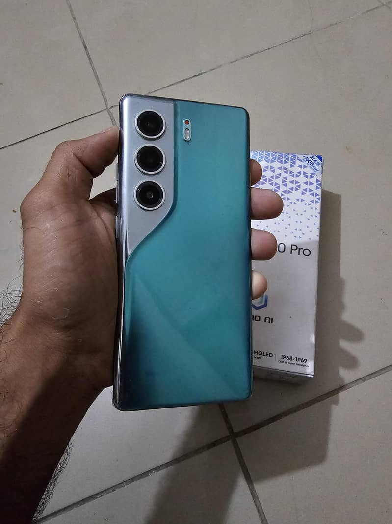 Tecno CAMON 40 Pro 4