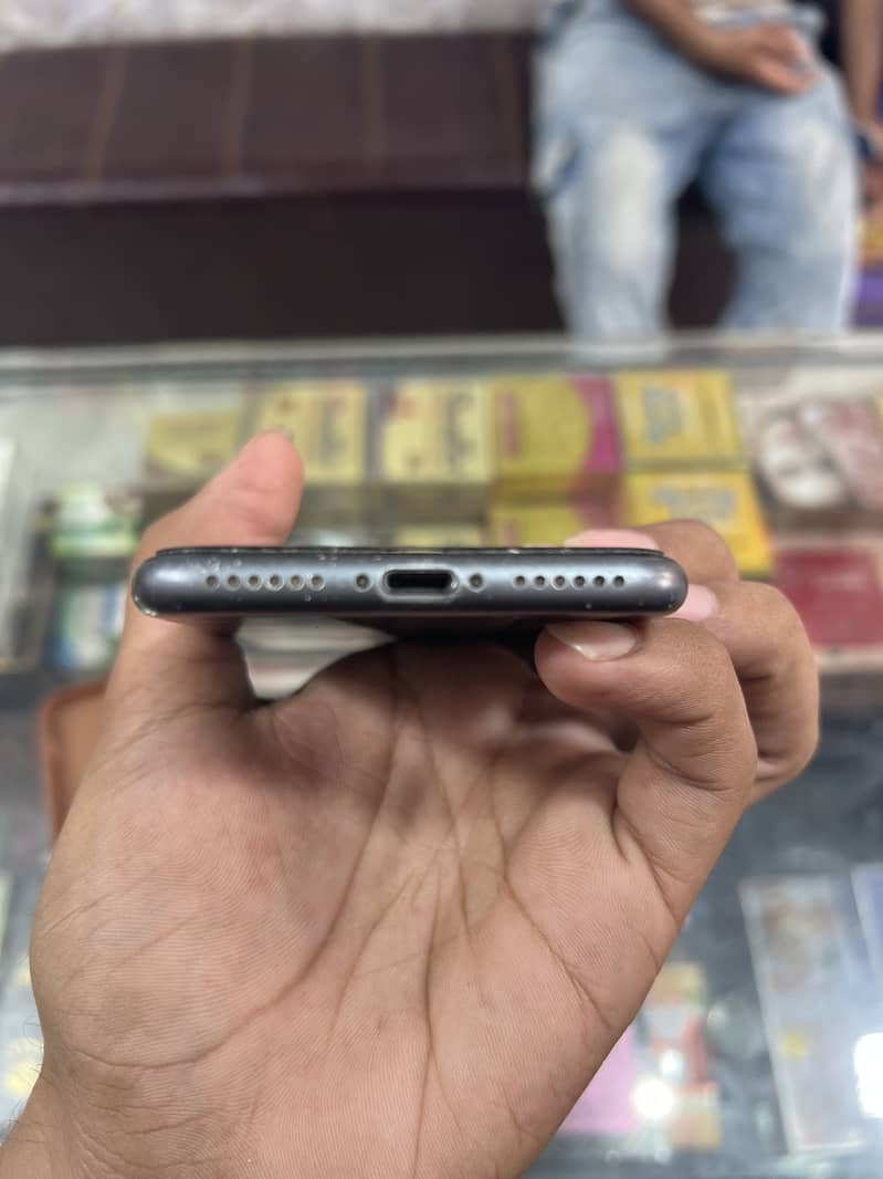 Apple iPhone 8 1