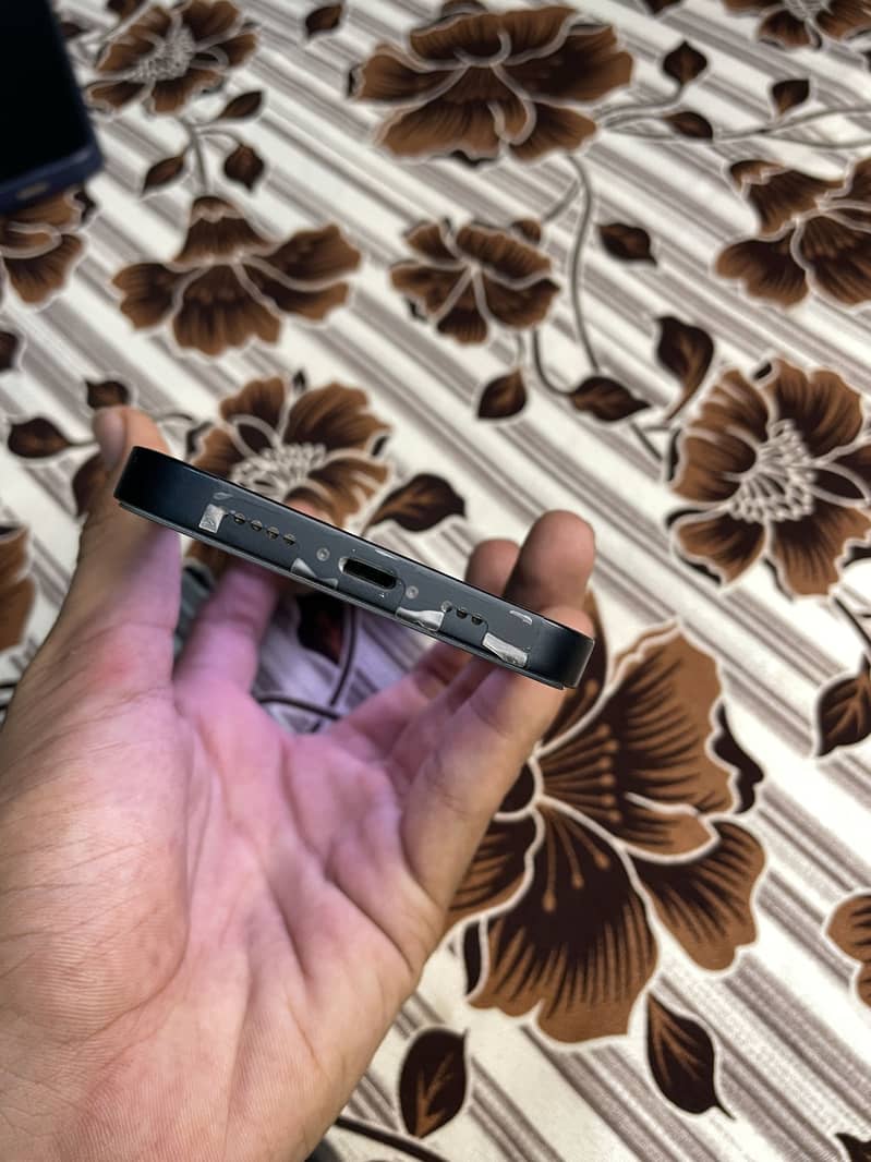Apple iPhone 14 3
