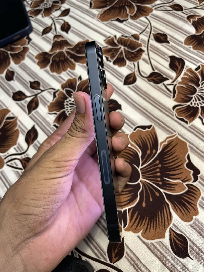 Apple iPhone 14 4