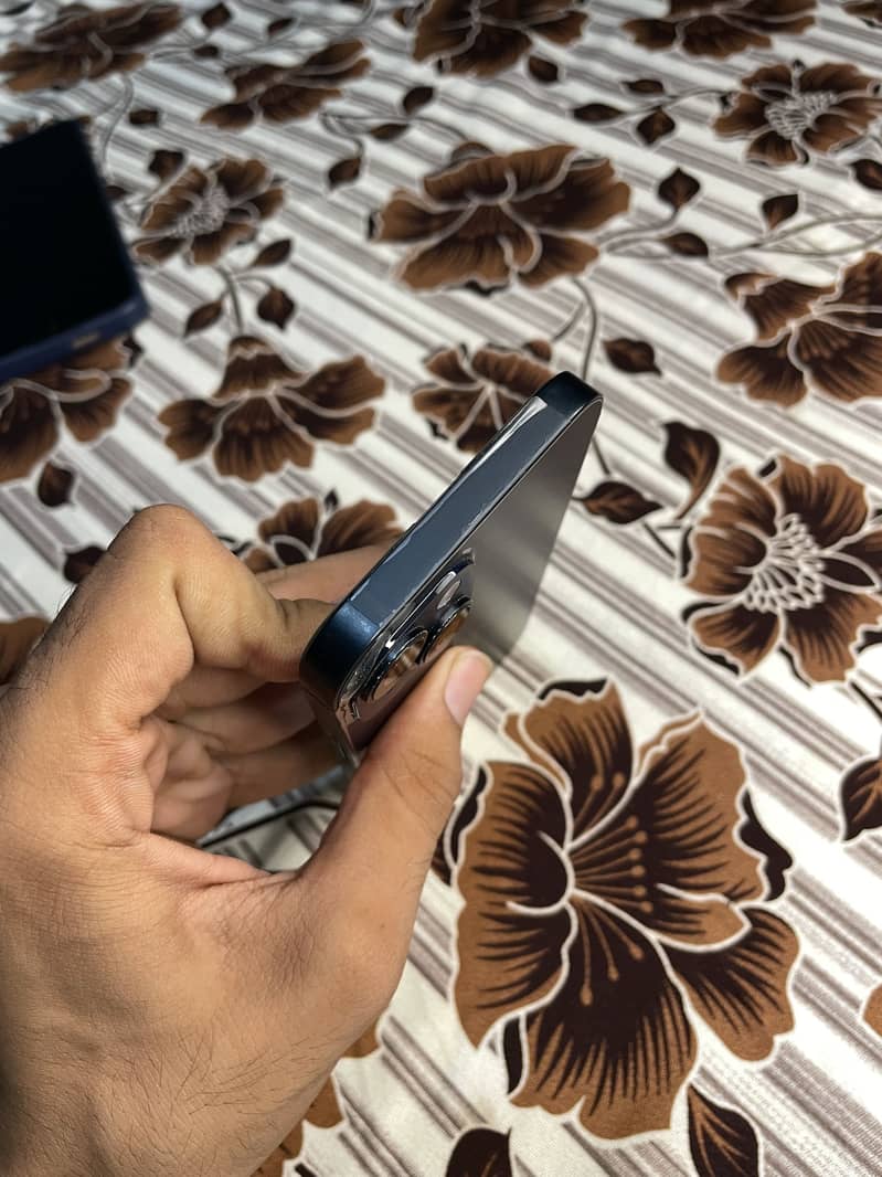 Apple iPhone 14 5