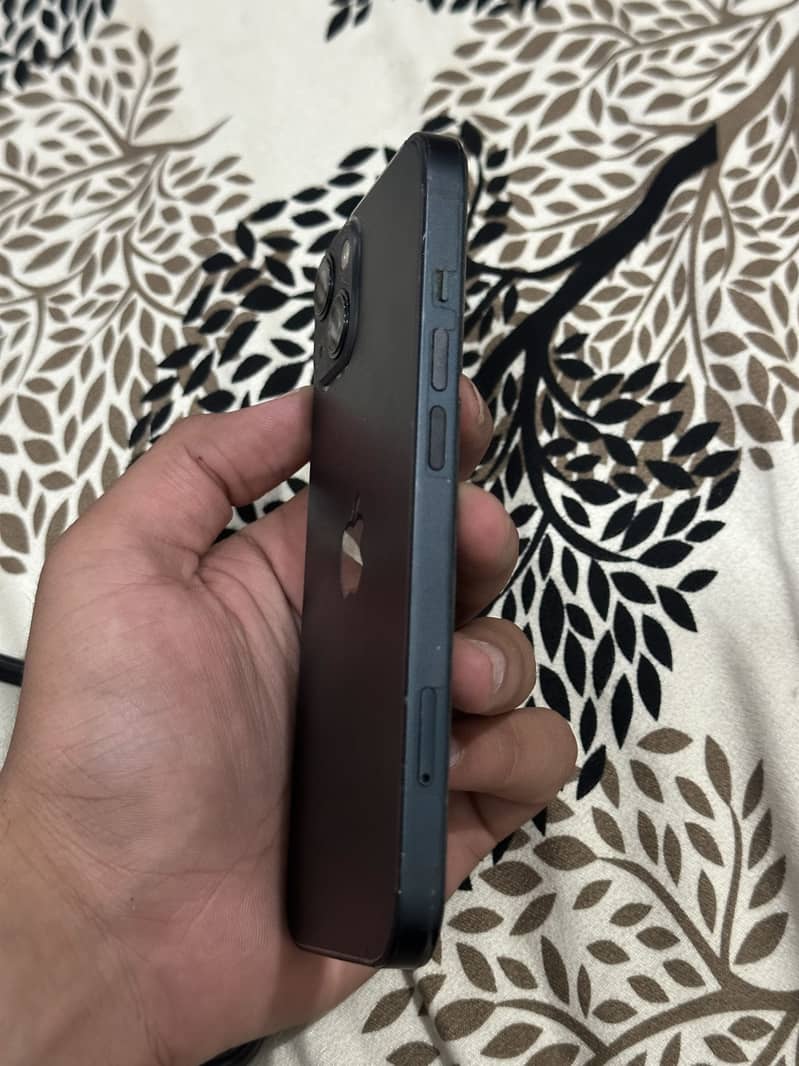 Apple iPhone 13 8