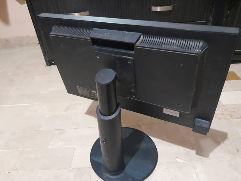 24 inch Computer LCD 4
