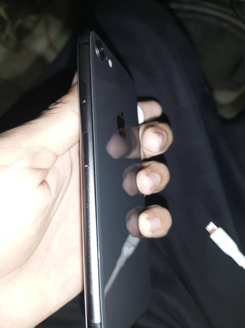 Apple iPhone 8 1