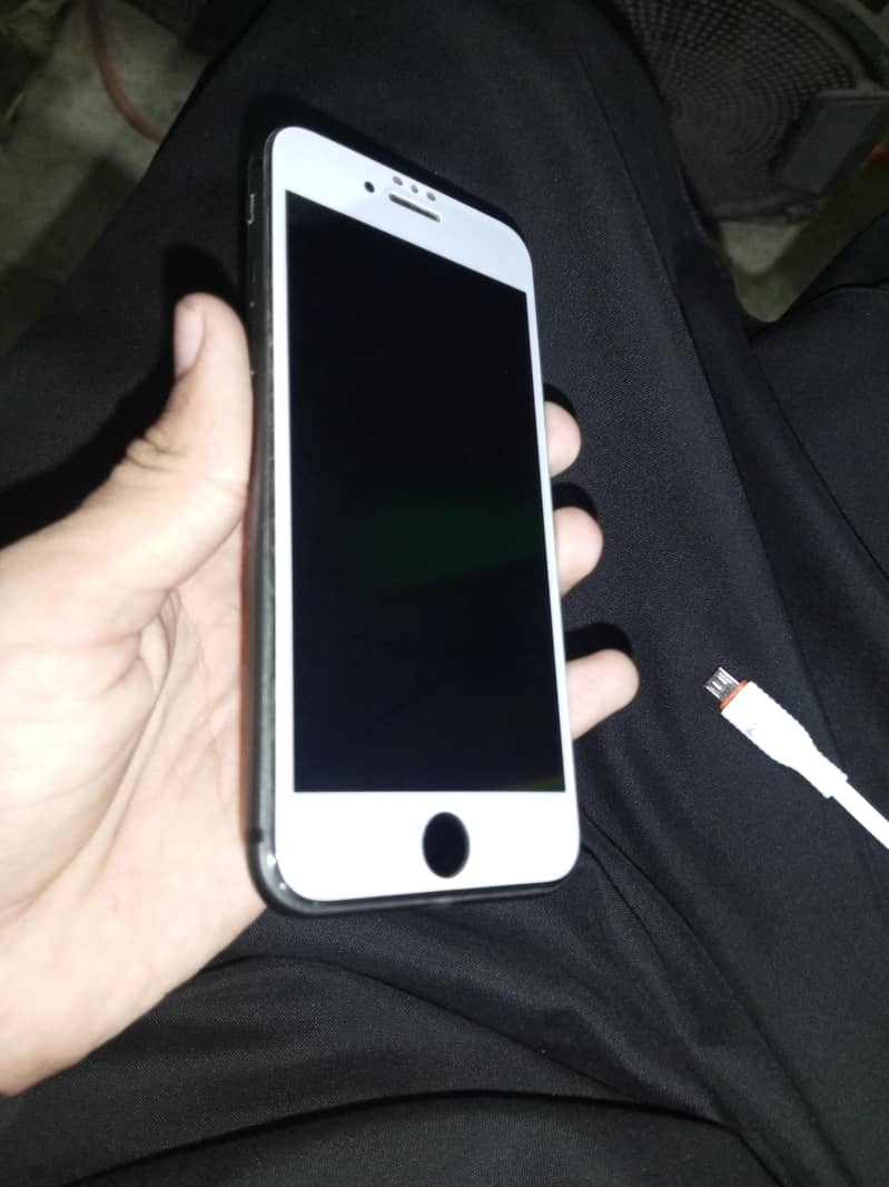 Apple iPhone 8 3