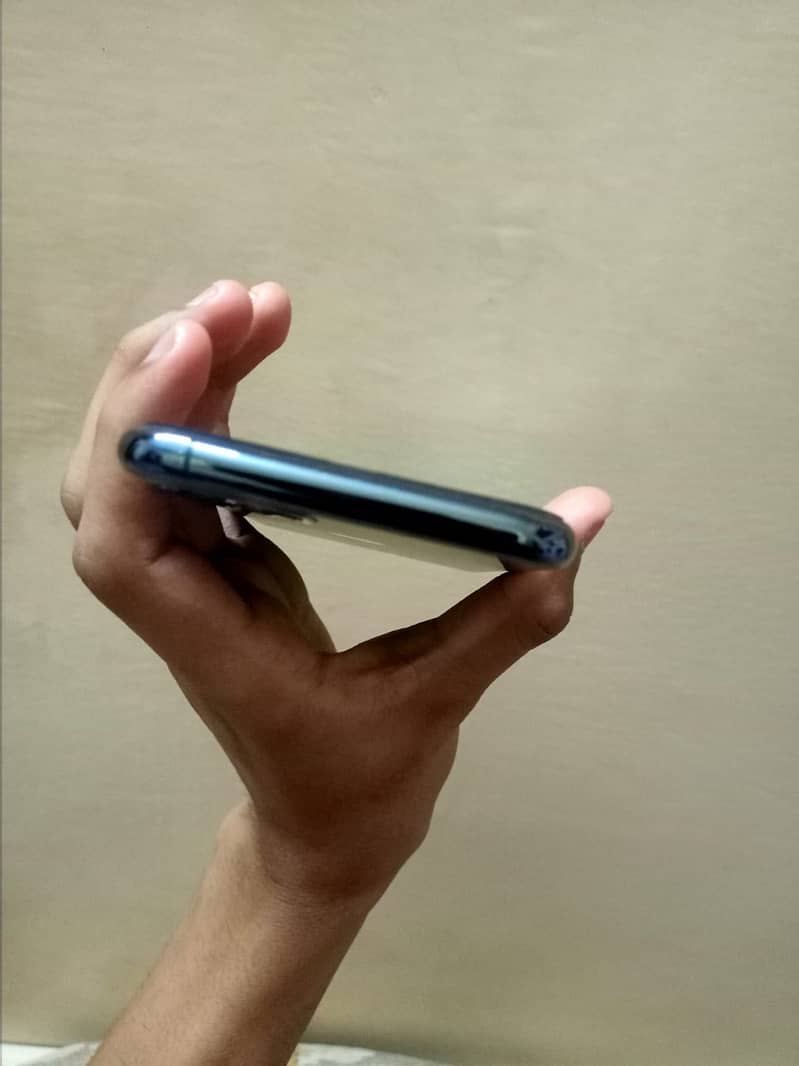 Apple iPhone 11 Pro Max 2
