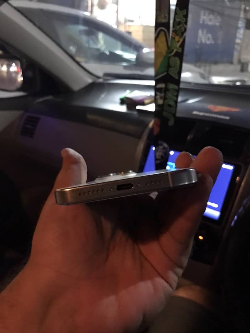 Apple iPhone 15 Pro Max 1