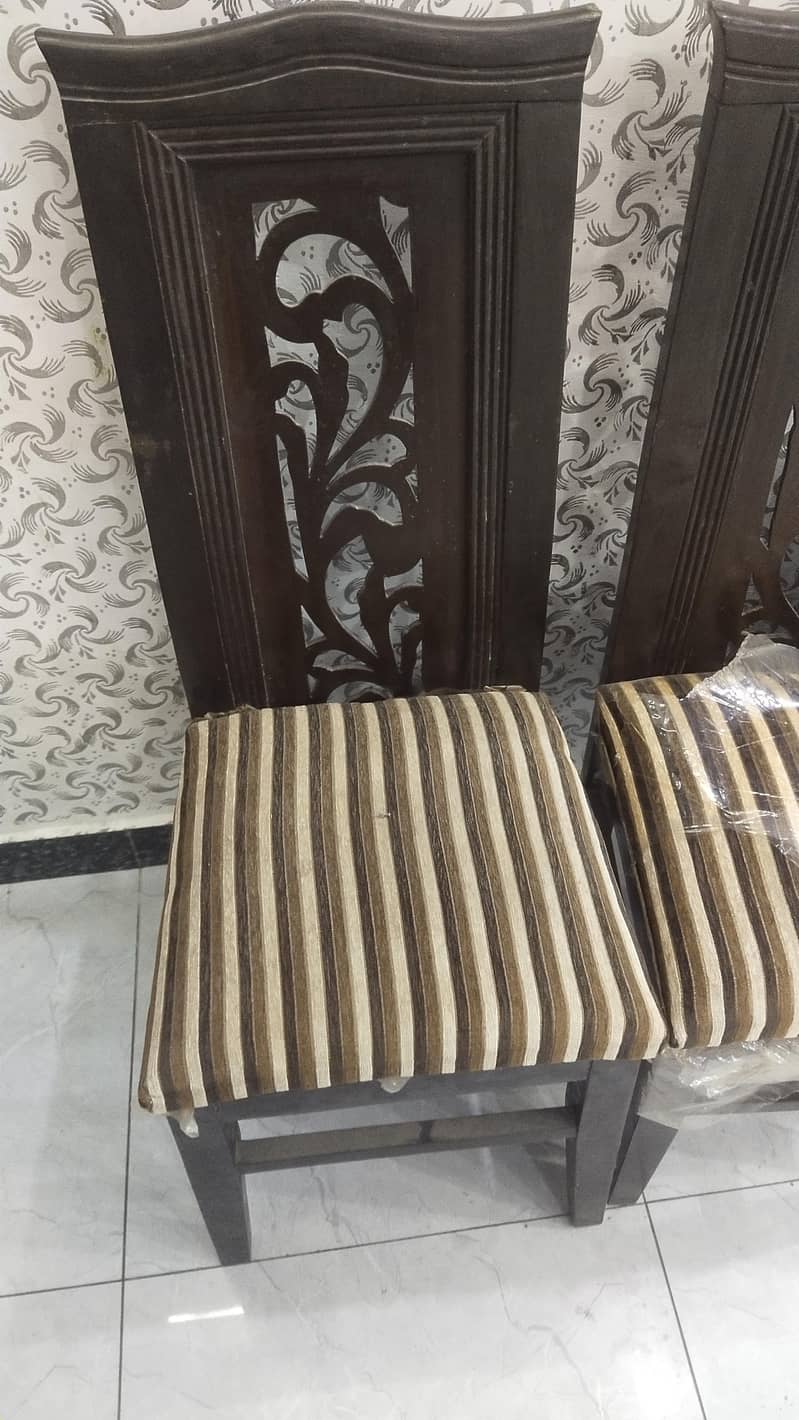 dining table 4 chair 5