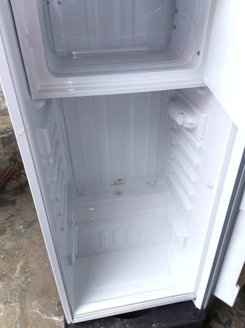 Dawlance singerdoor Refregator 4