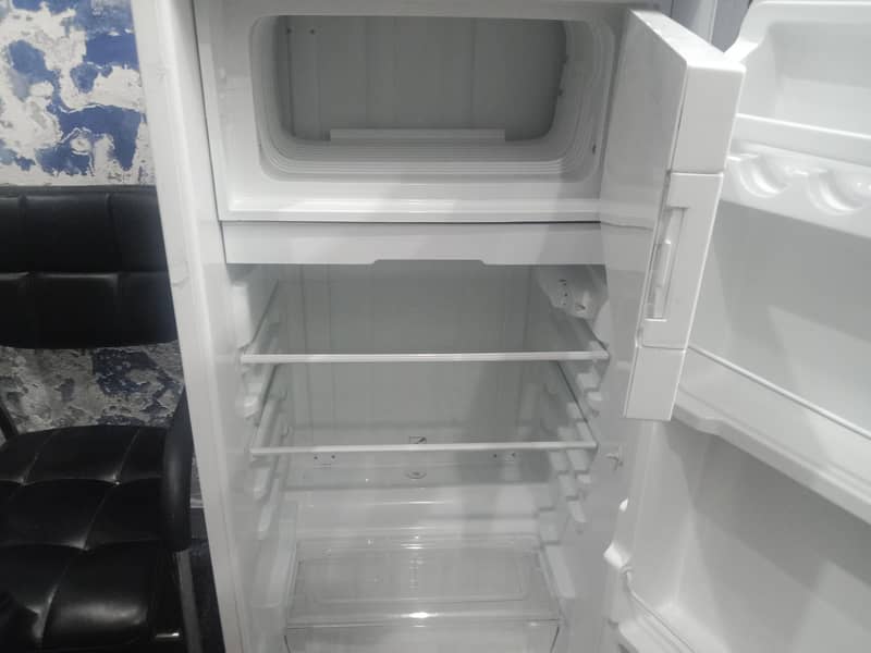 Dawlance singerdoor Refregator 7