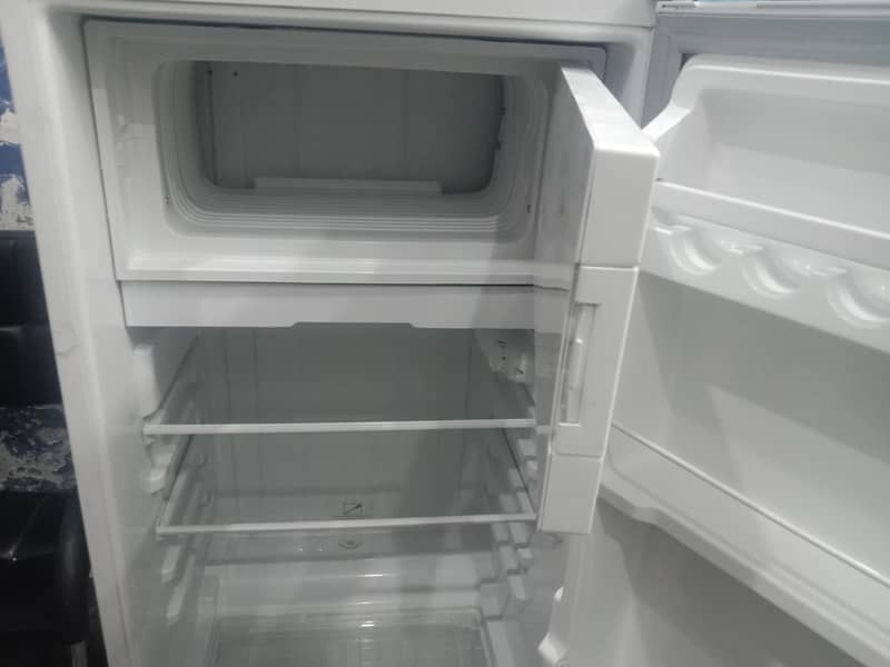 Dawlance singerdoor Refregator 8