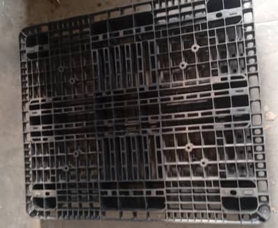 Heavy Duty Plastic Pallet CP7 – 1300×1100 mm