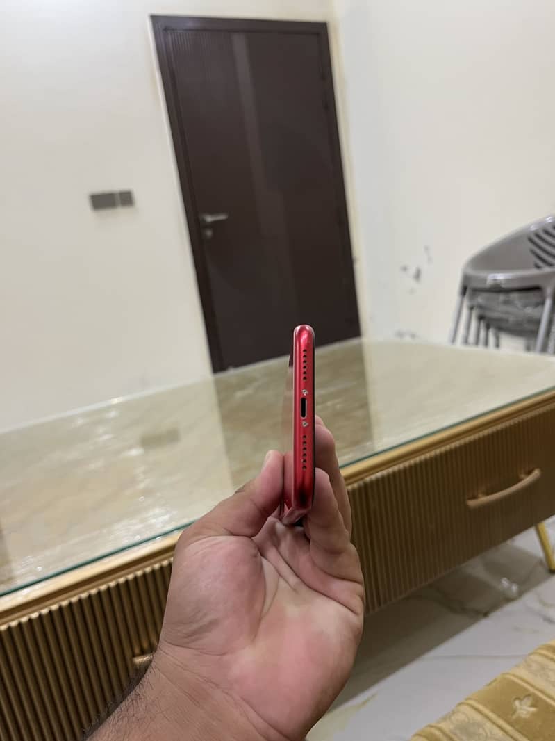 Apple iPhone 11 4