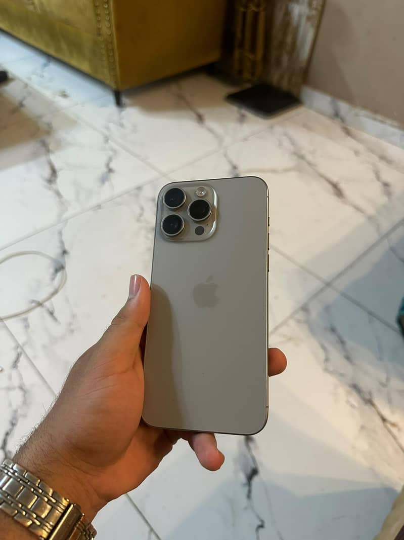 Apple iPhone 15 Pro Max 0