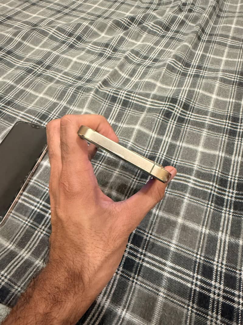 iPhone 12pro 4