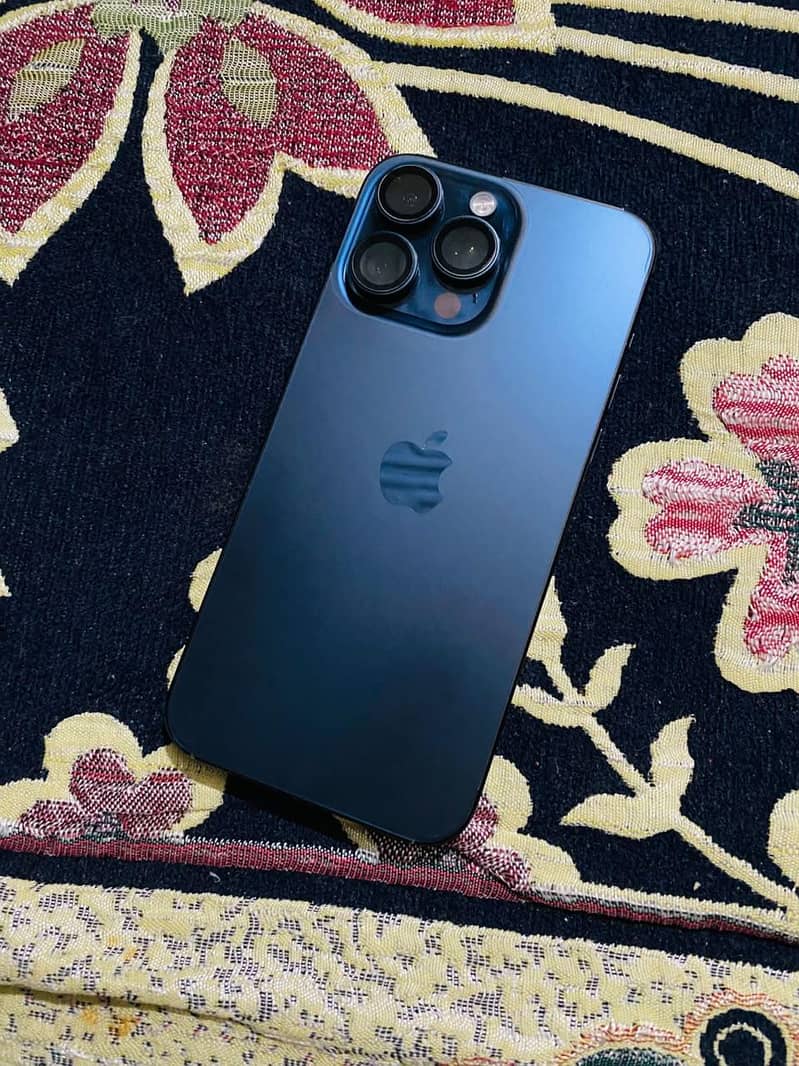 Apple iPhone 15 Pro Max 1