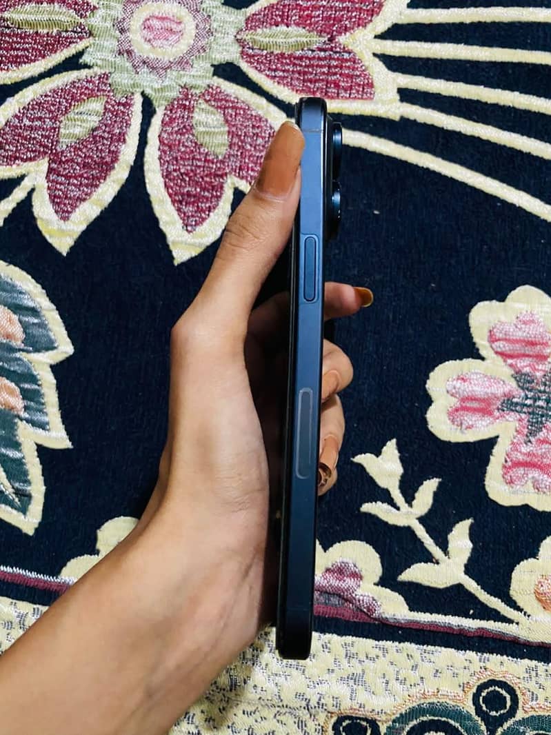 Apple iPhone 15 Pro Max 2