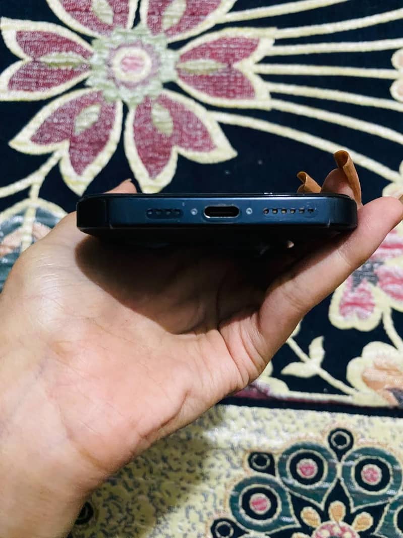 Apple iPhone 15 Pro Max 4