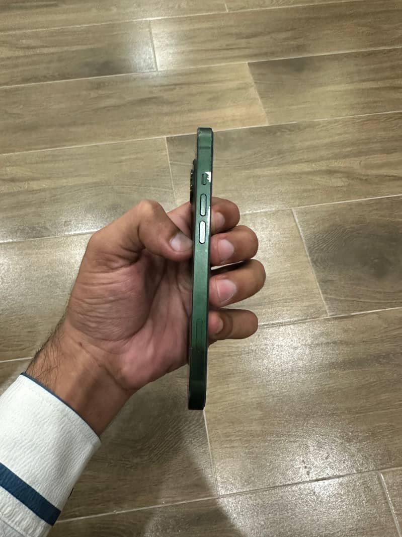 Apple iPhone 13 2