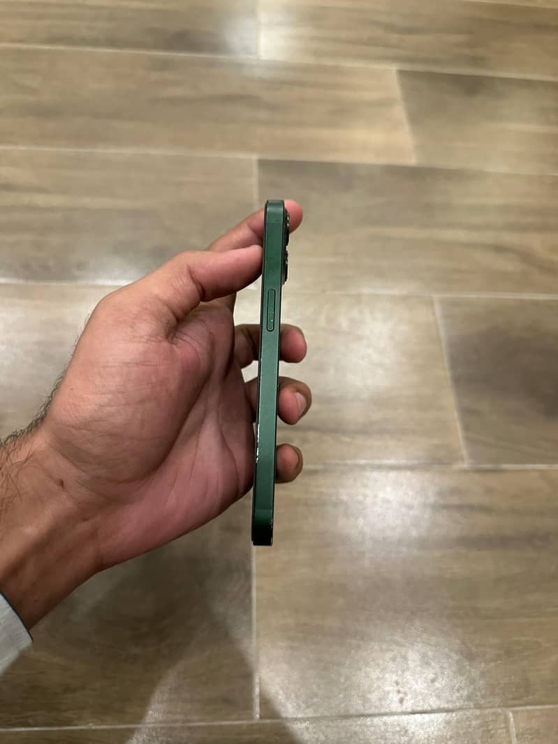 Apple iPhone 13 3