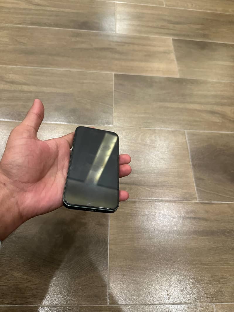 Apple iPhone 13 5