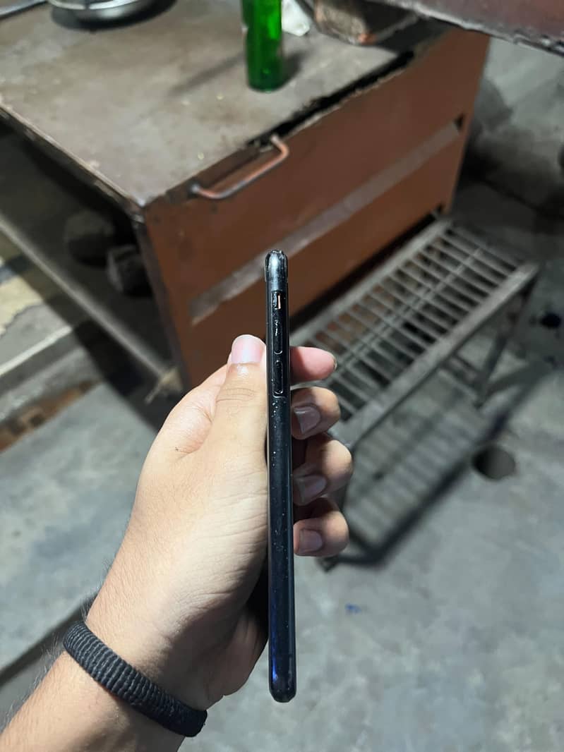 Apple iPhone X 3